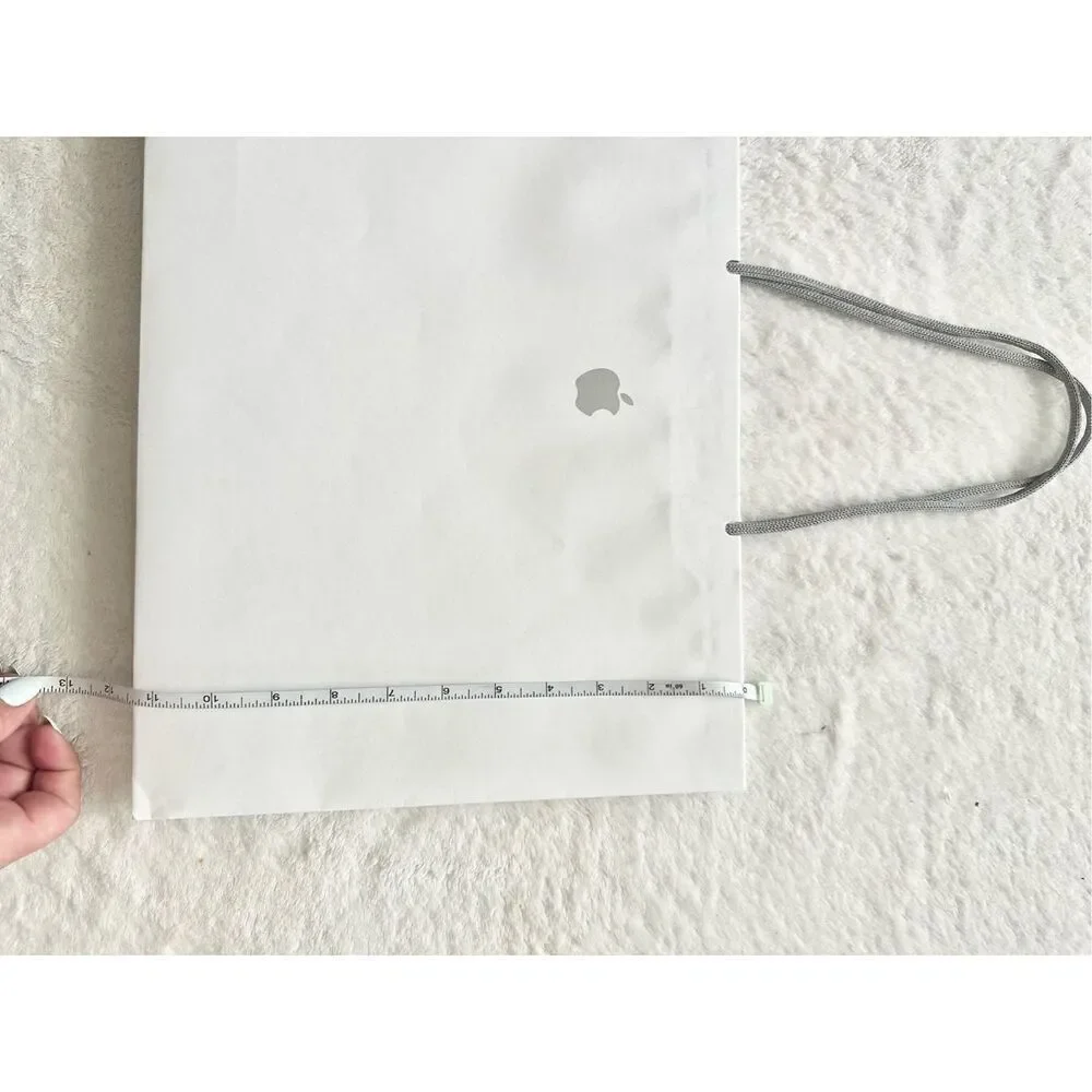 White and gray apple gift bag ￼